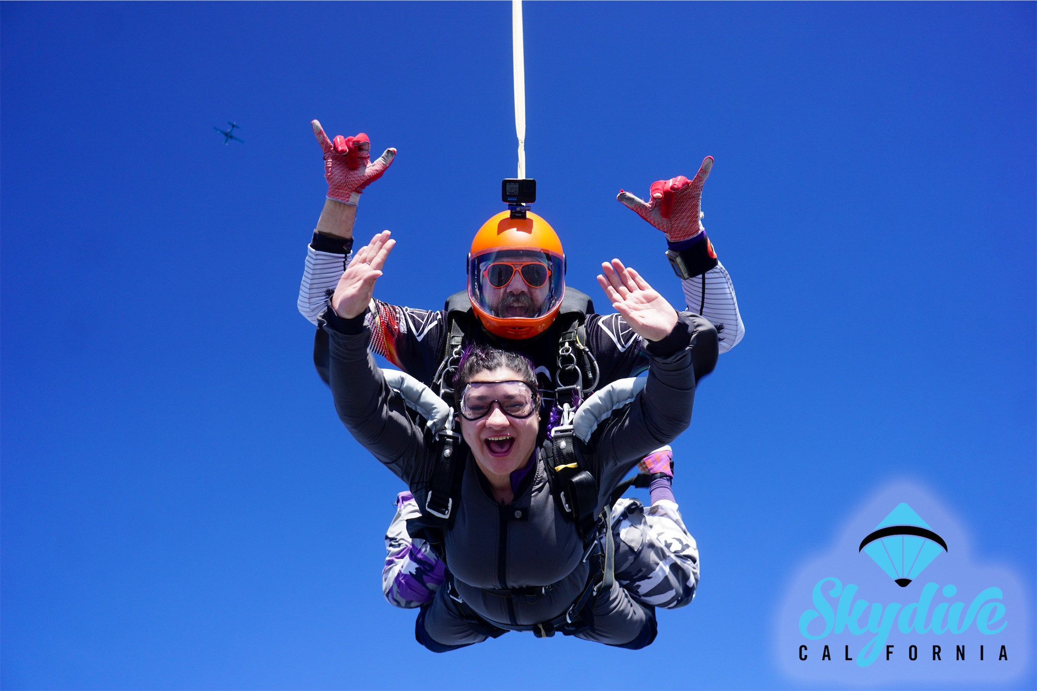 A tandem skydiver experiences the thrill of freefall at 120 mph over Northern California. Looking to skydive Sacramento? Book your adventure with Skydive California!