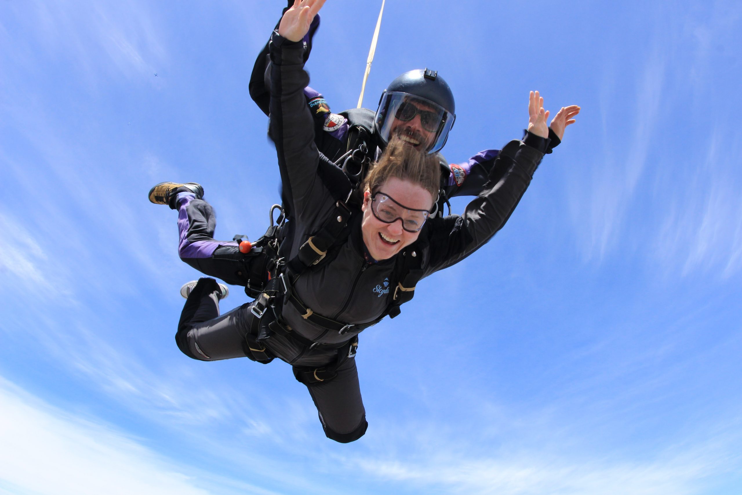 Skydiving перевод. Кристин Маккензи скайдайвинг. Прыжок с парашютом. Парашют с мотором. Прямоугольный парашют.