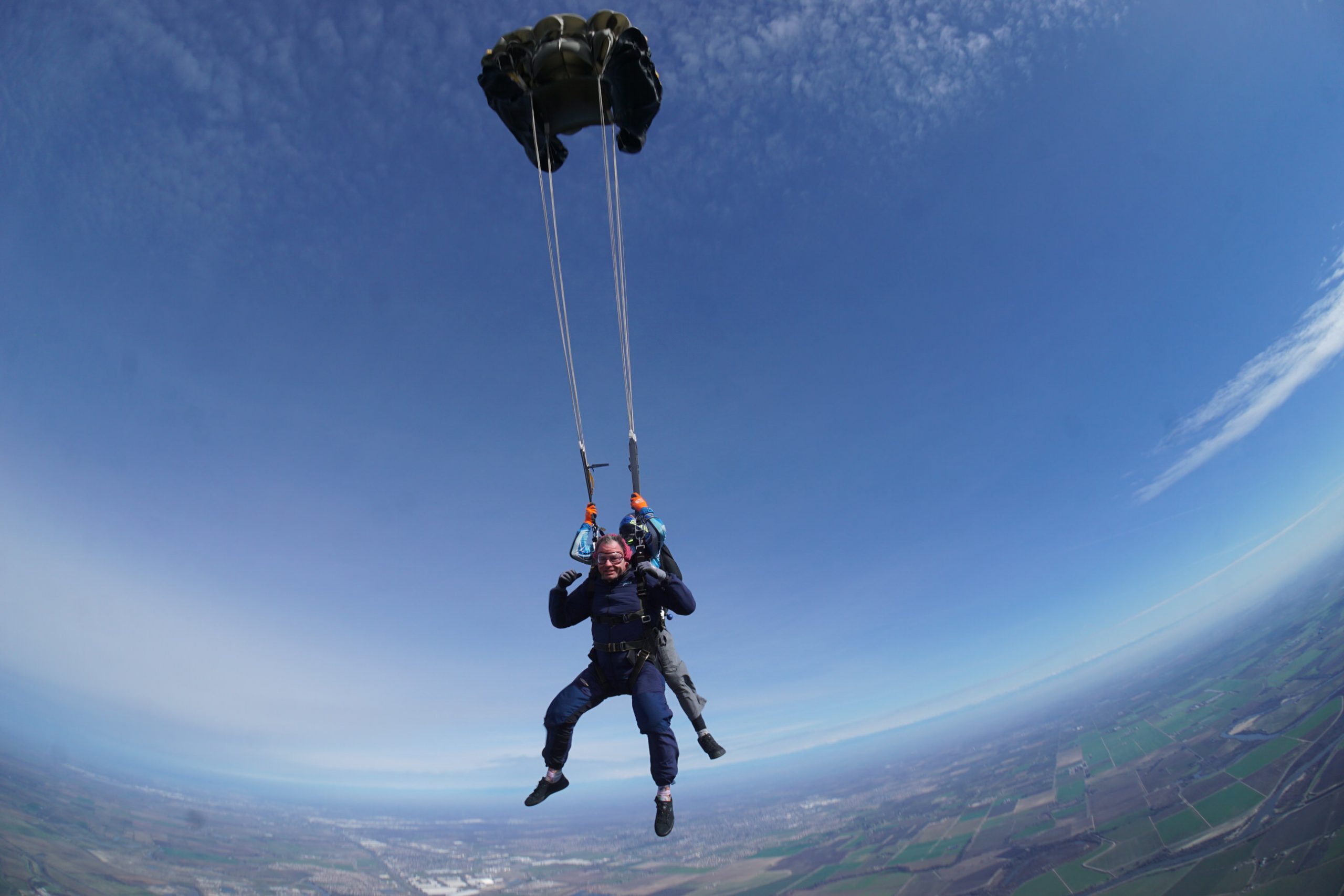 A tandem deploying their parachute at 5,500'