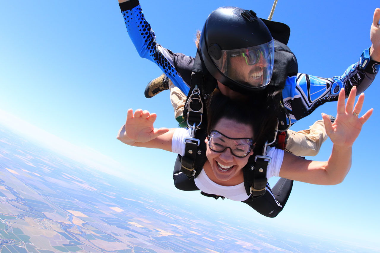 tandem skydiving