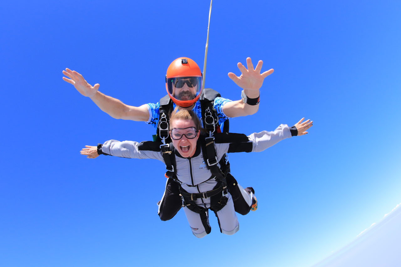 What Does Tandem Skydiving Feel Like? | Skydive California